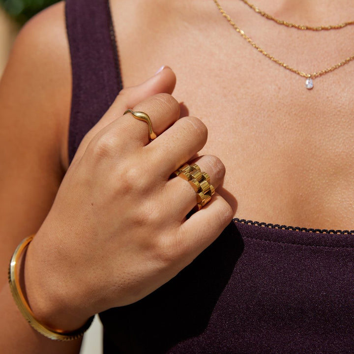 Anello Wave in Oro 18K