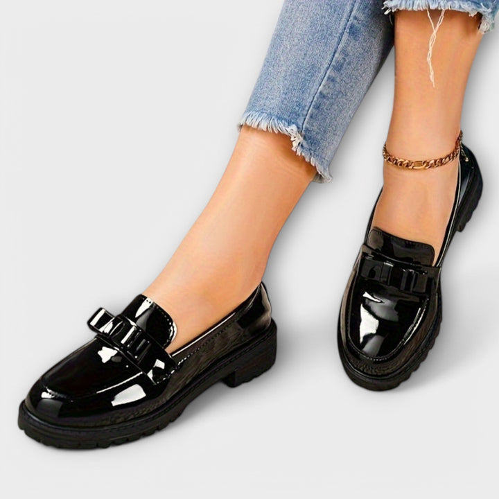Valentina – Mocassino verniciato con fiocco
