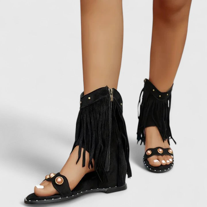 Gisela – Sandali con frange e dettagli metallici
