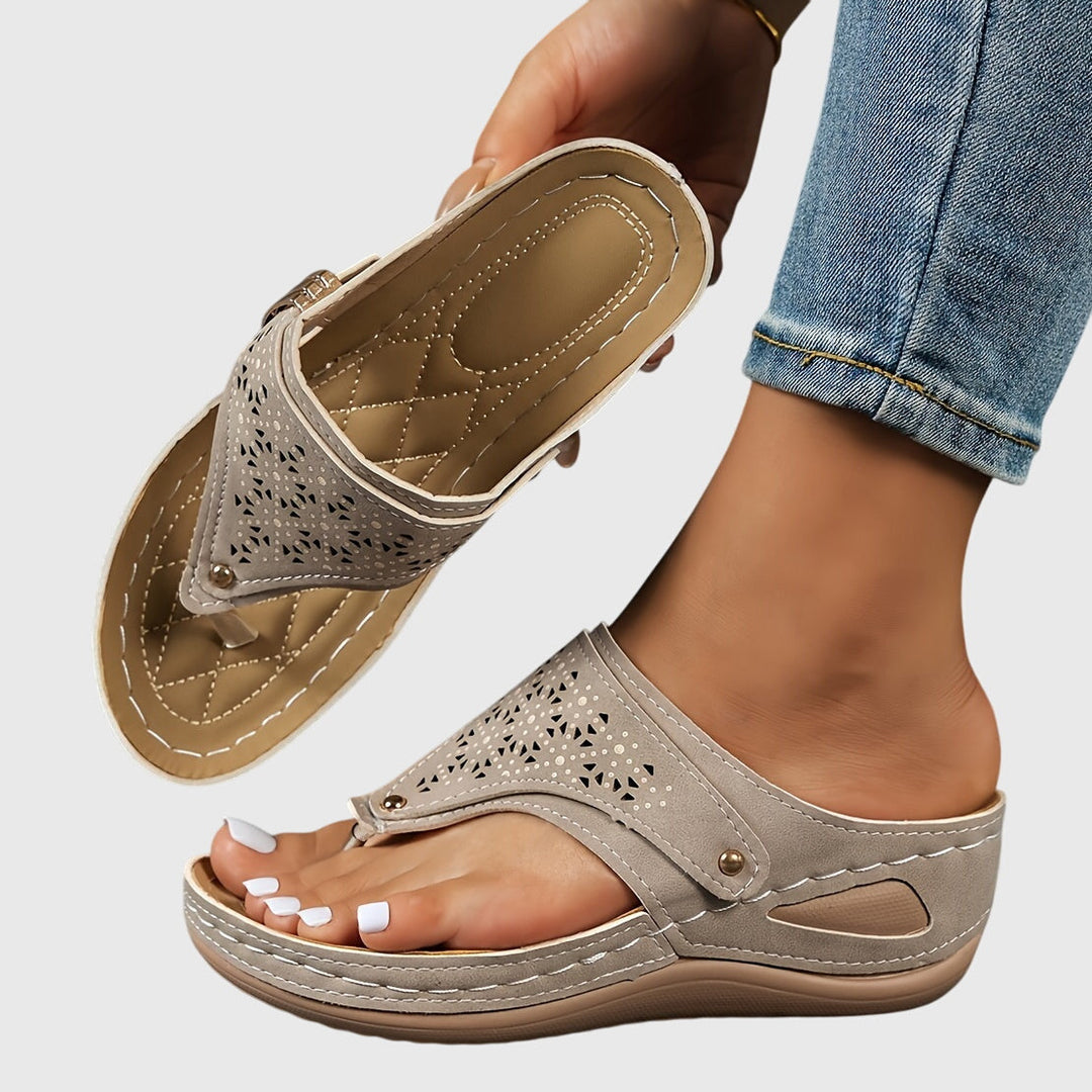 Lívia – Sandali ciabatta a righe, comodi