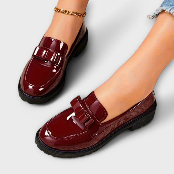 Valentina – Mocassino verniciato con fiocco