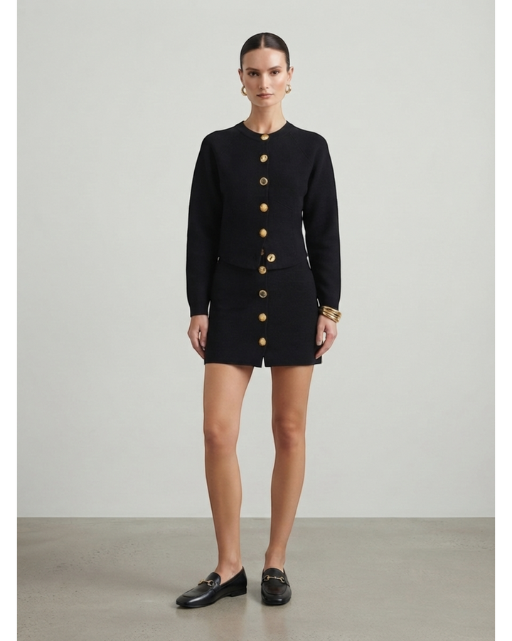 Carrie – Coordinato cardigan e minigonna con bottoni dorati