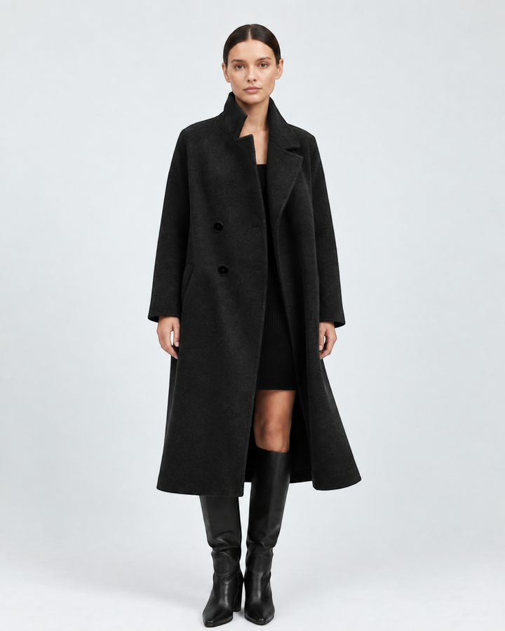 Luna Moda FILIPPA black thermal coat with wide collar and double-breasted design worn by a model