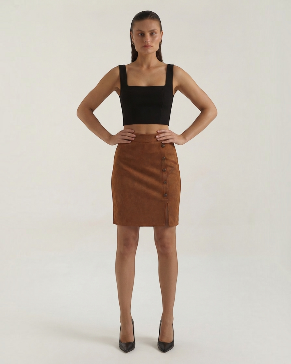 Luna Moda high-waisted brown suede-effect mini skirt with side buttons and front slit worn by a model