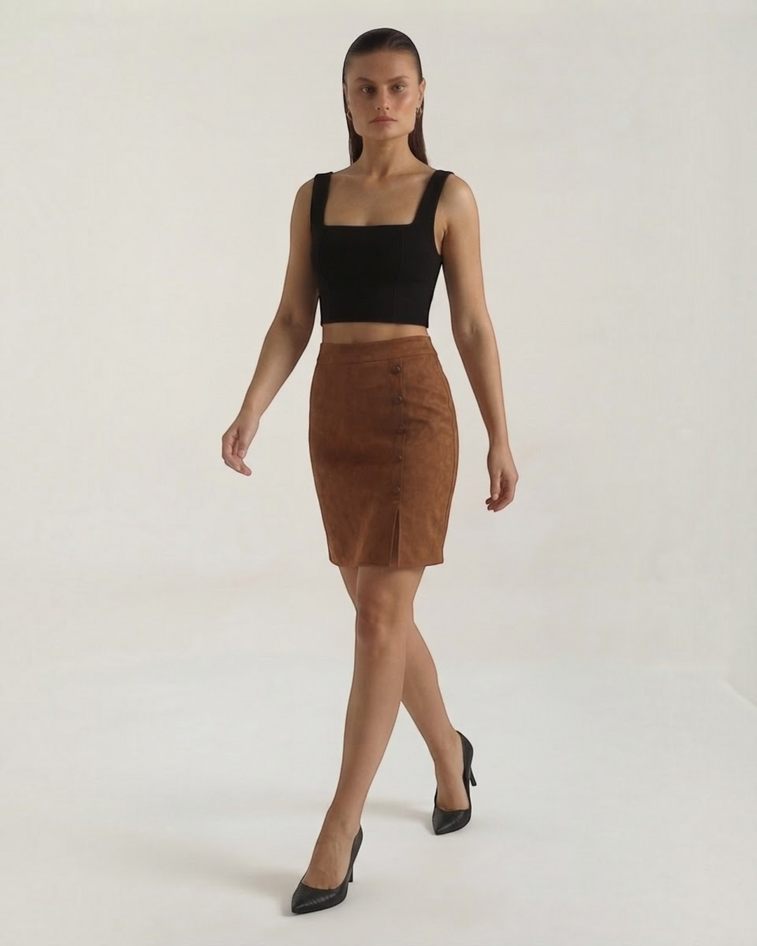Luna Moda high-waisted brown suede-effect mini skirt with side buttons and front slit worn by a model