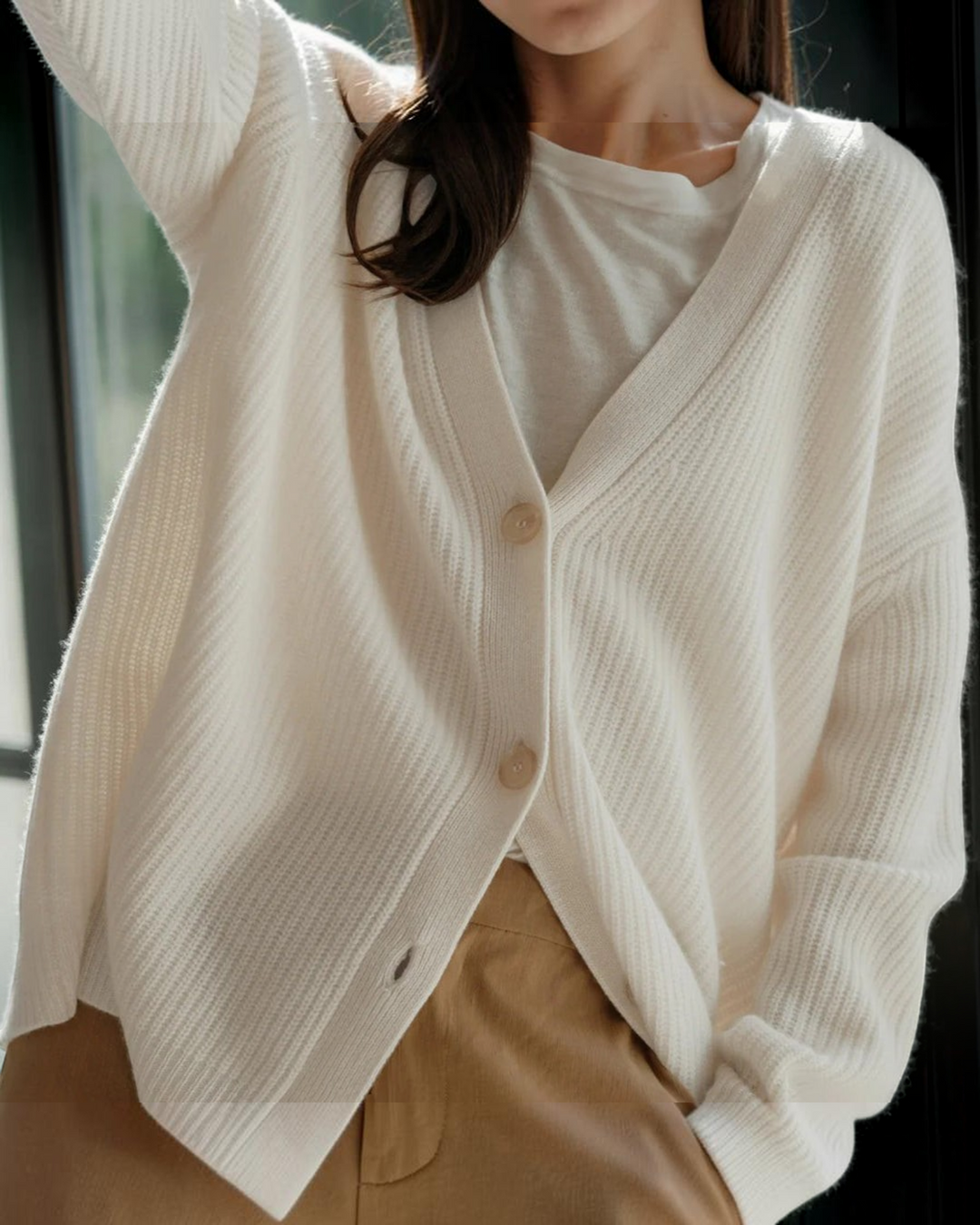 Luna Moda Laura V-neck cardigan in soft cream cashmere with button-up front and ribbed texture