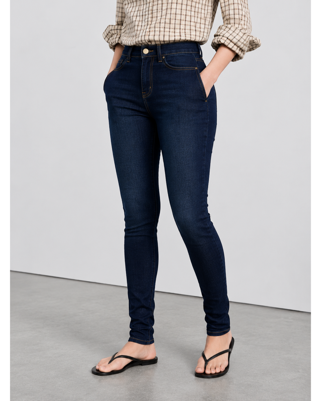 Luna Moda high-waisted dark blue sculpting cigarette jeans with a flattering fit on a model wearing flip-flops