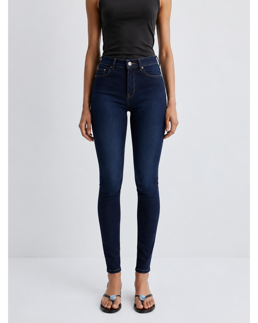 LEA – Jeans a sigaretta a vita alta dalla linea modellante