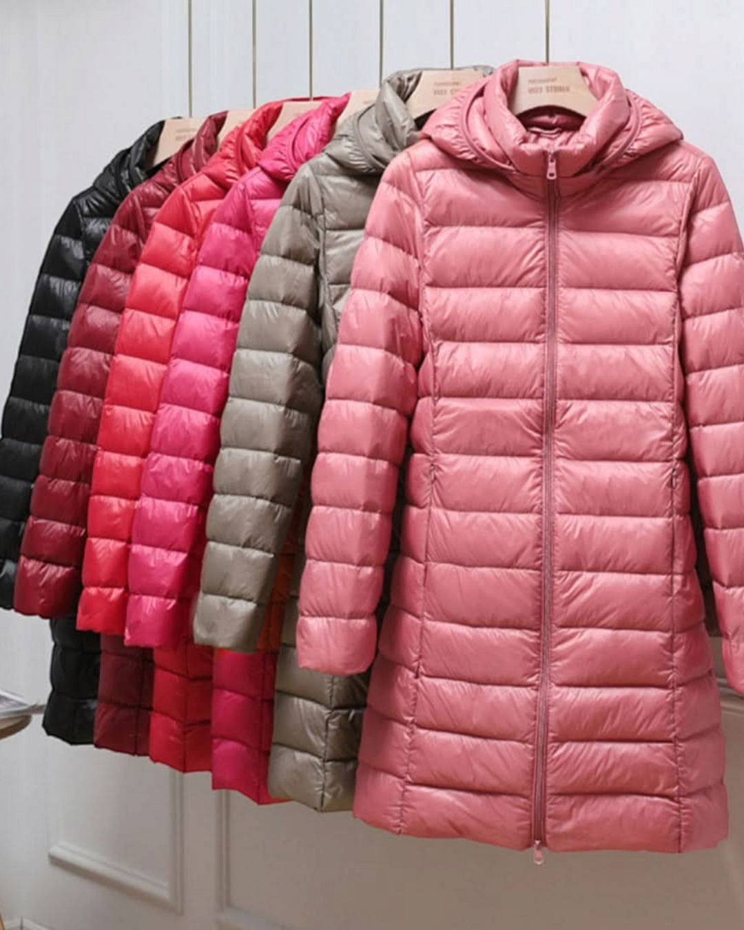 CLELIA, giacca lunga trapuntata, modelli appesi – Luna Moda