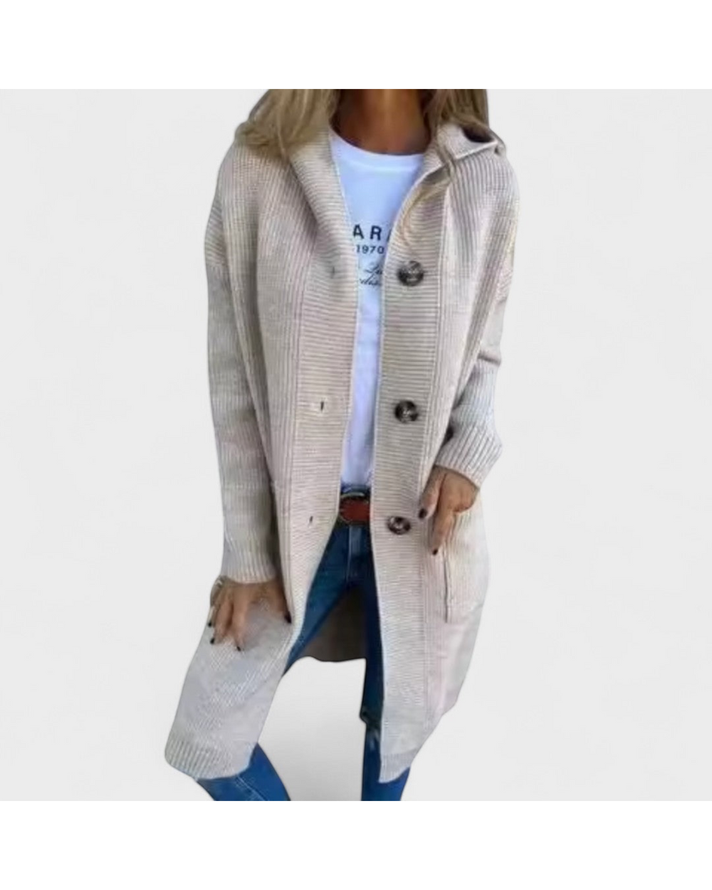 Luna Moda Beatriz long beige ribbed knit cardigan with button closure worn over a white t-shirt and blue jeans
