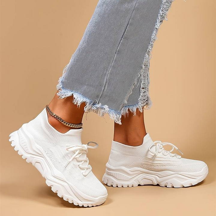 Candida – Sneakers con lacci e calzini in bianco | Luna Moda