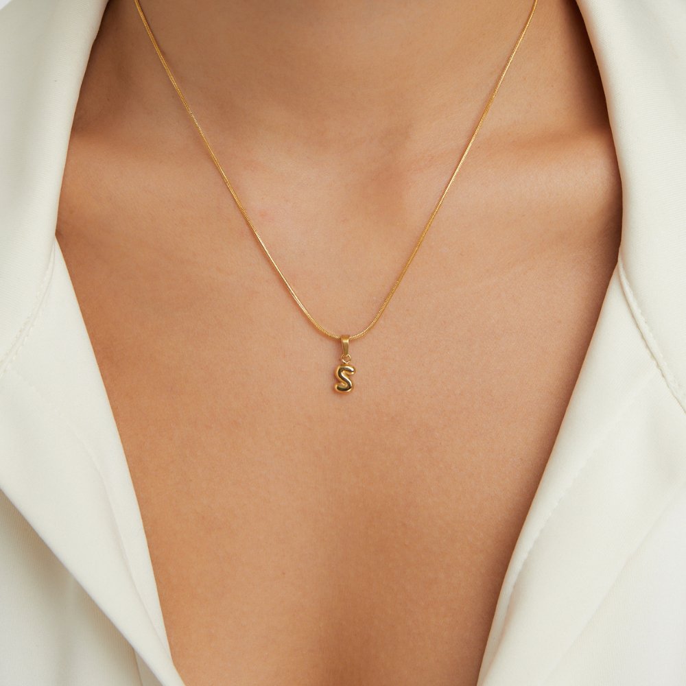 Collana con Lettere a Bolla