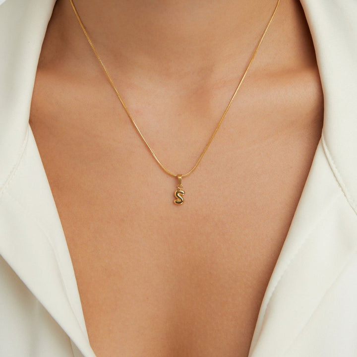 Collana con Lettere a Bolla