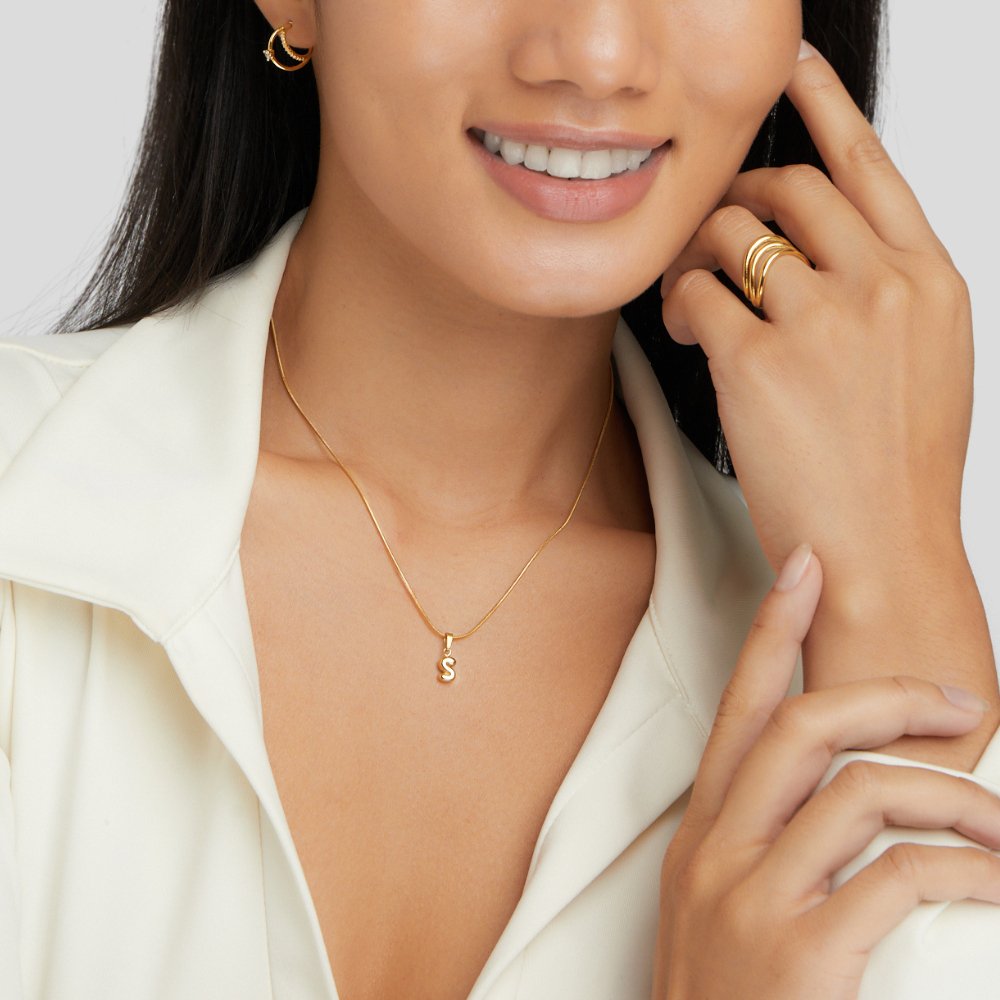 Collana con Lettere a Bolla