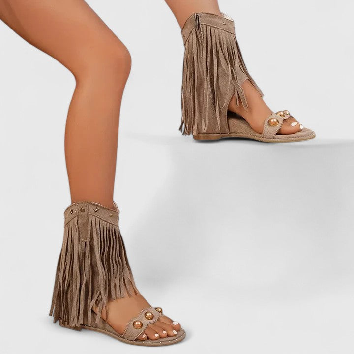 Gisela – Sandali con frange e dettagli metallici