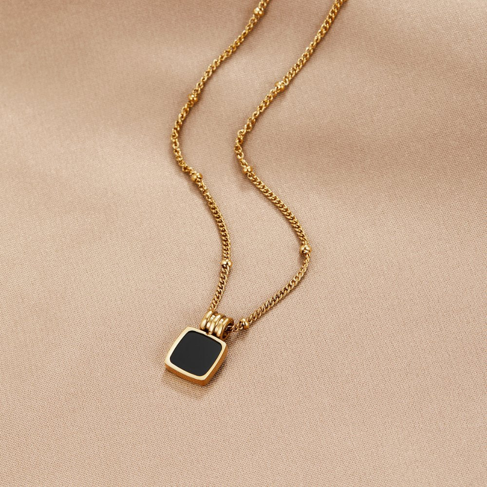 Collana con pendente Lucia Nera