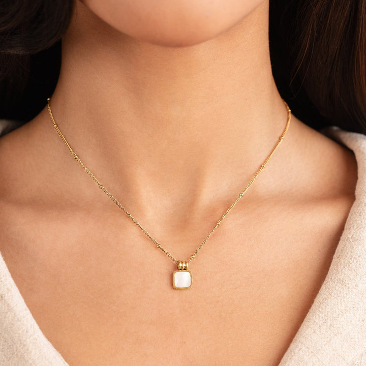 Collana con pendente a conchiglia bianca Lucia