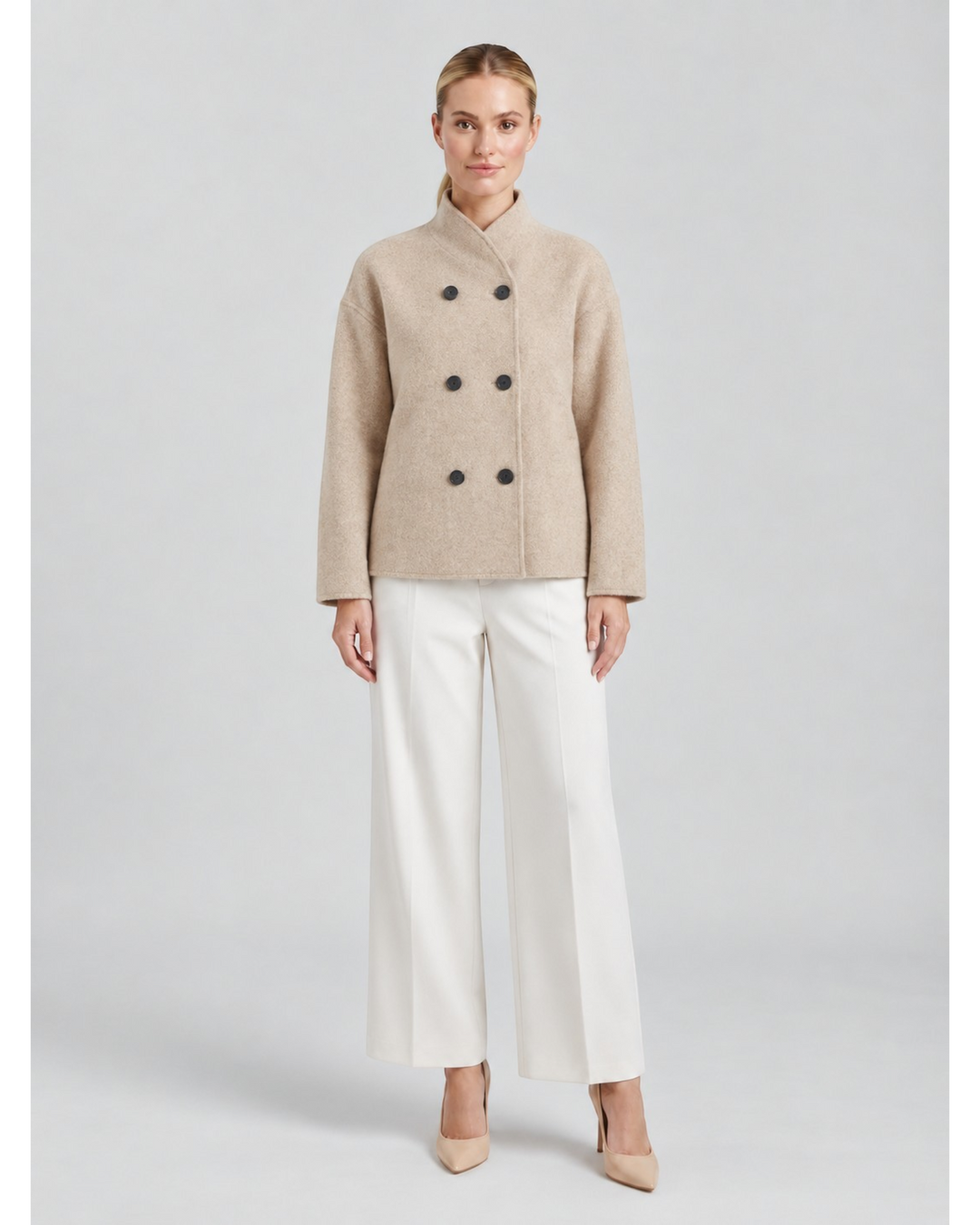 Luna Moda beige oversize jacket with double buttons worn by a model with white trousers and heels