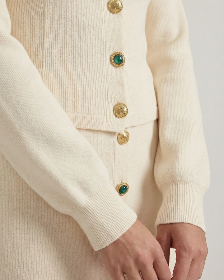 Carrie – Coordinato cardigan e minigonna con bottoni dorati