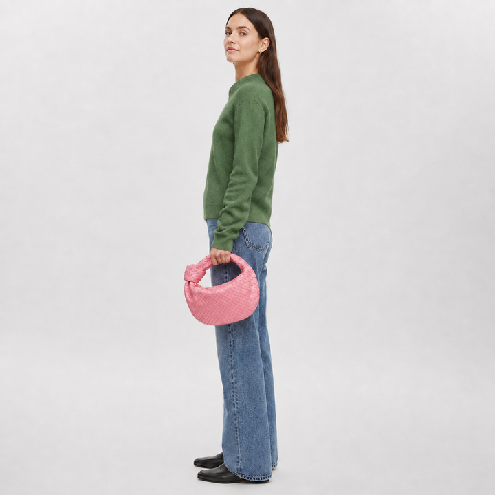 CHIARA di Luna Moda, borsa intrecciata con nodo, colore rosa, portata a mano.