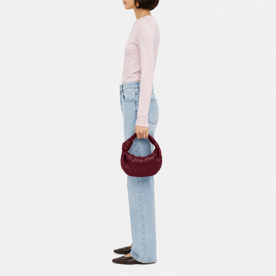 CHIARA di Luna Moda, borsa intrecciata con nodo, colore bordeaux, portata a mano.