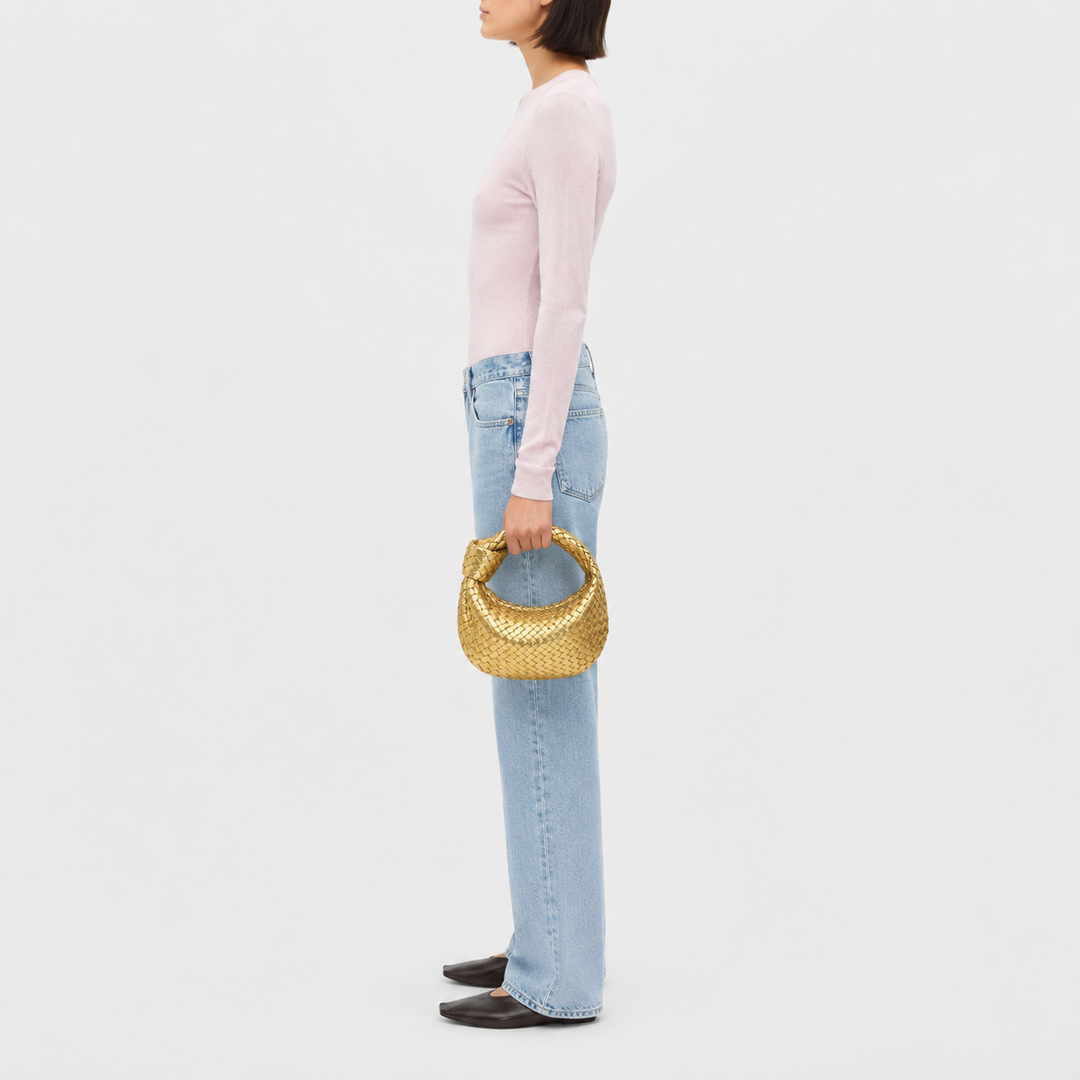 CHIARA di Luna Moda, borsa intrecciata con nodo, colore oro, portata a mano.