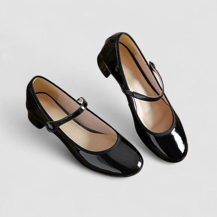 Luna Moda Cloé black patent leather Mary Jane shoes with a thin strap and comfortable block heel.