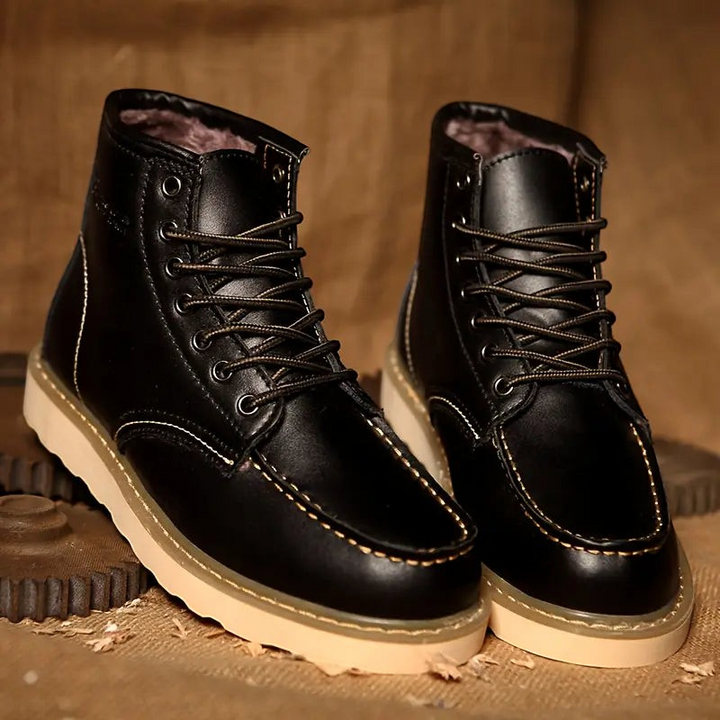 Luna Moda Daniele retro black leather boots with fur lining, thick beige soles, and lace-up design for winter comfort.