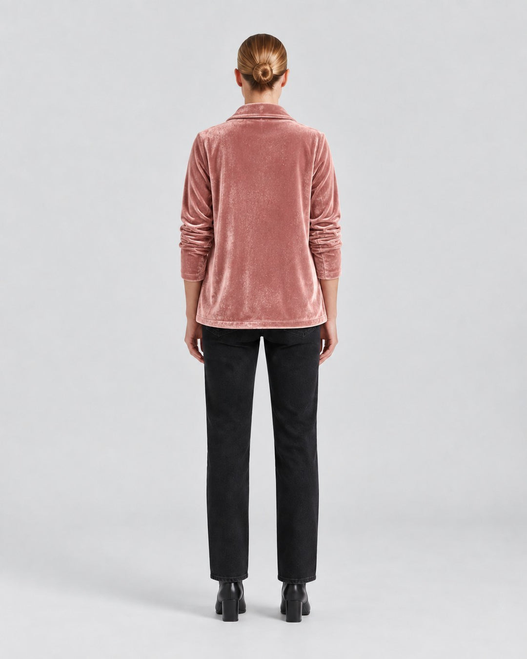 Luna Moda Donatella blazer in dusty pink velvet with long sleeves and open front, worn with black trousers