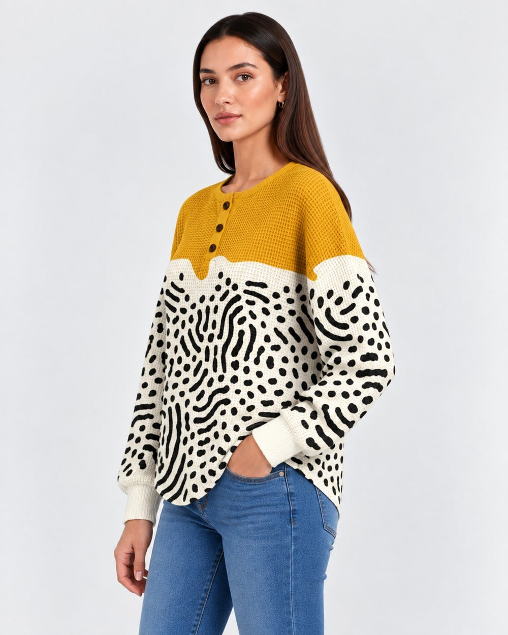 Eva – Maglia Henley grafica in senape | Luna Moda