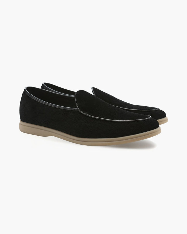 Luna Moda JOEL black full-grain leather loafers with a tapered toe, hand-stitched details, and a beige rubber sole.