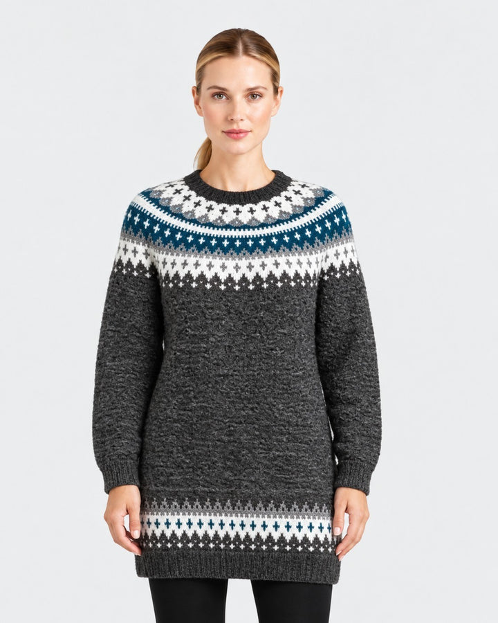 Luna Moda long grey knitted sweater with a Nordic-inspired pattern in white and blue, worn by a female model.