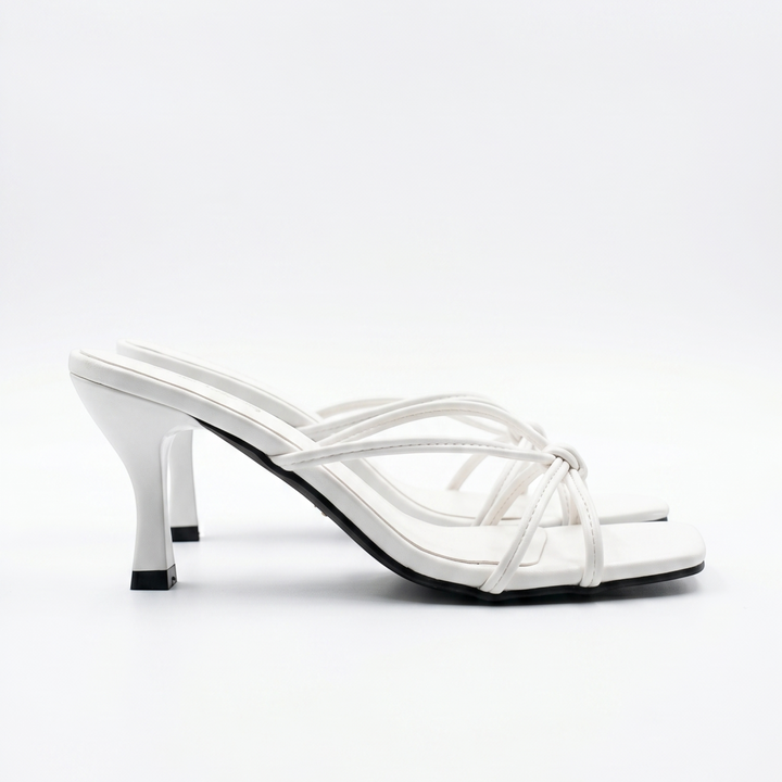 Luna Moda Christina white mule sandals with knotted straps, square toe, and 5 cm heel on a white background.