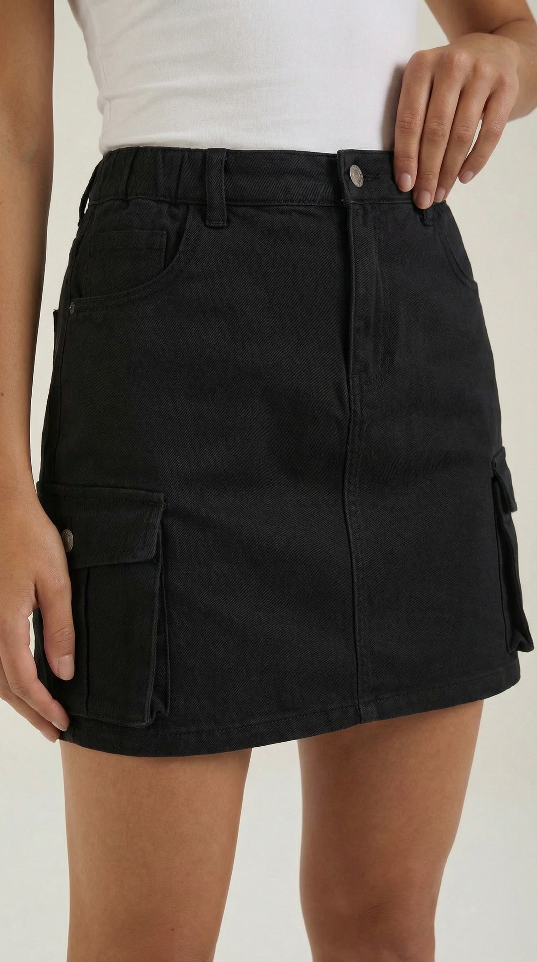 Ivy – minigonna cargo con tasche multiple e vita elasticizzata