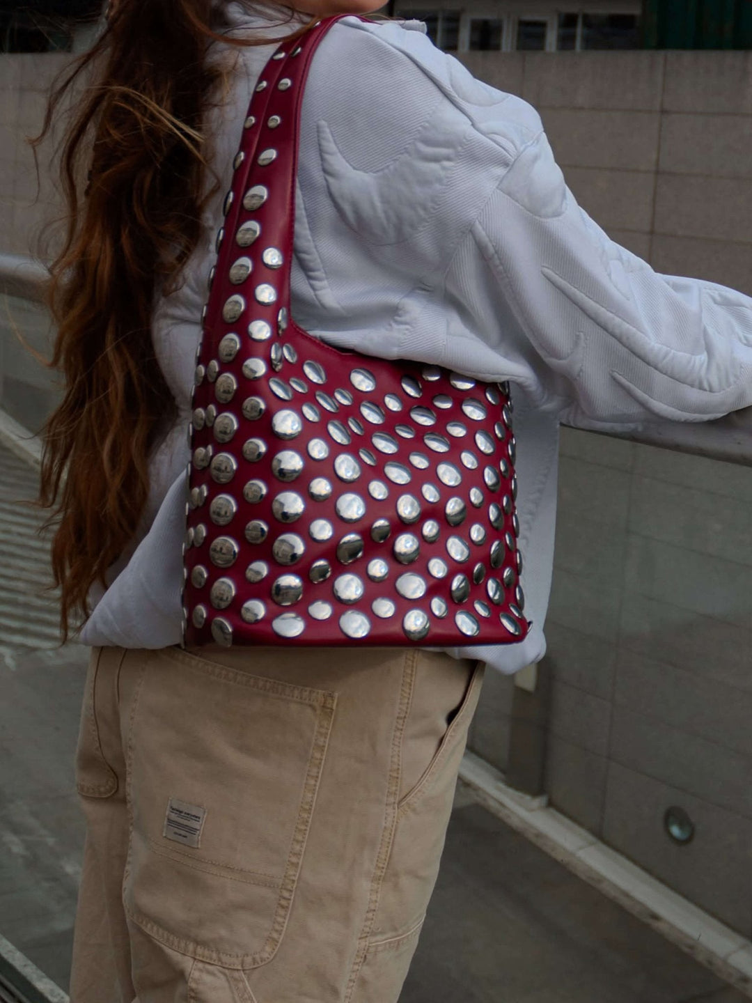LIVIA - Borsa a secchiello con borchie