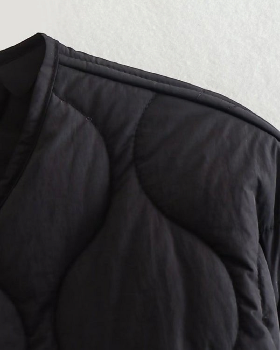TANIA, giacca trapuntata girocollo, dettaglio – Luna Moda