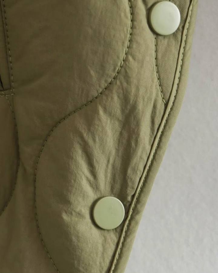 TANIA, giacca trapuntata girocollo, dettaglio – Luna Moda